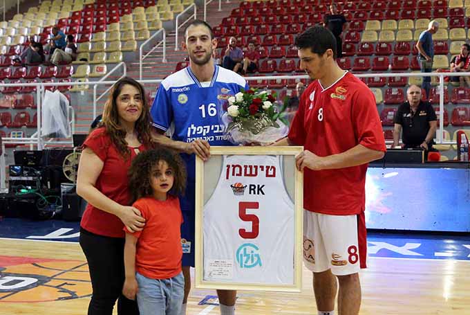 פרחים לקפטן לשעבר